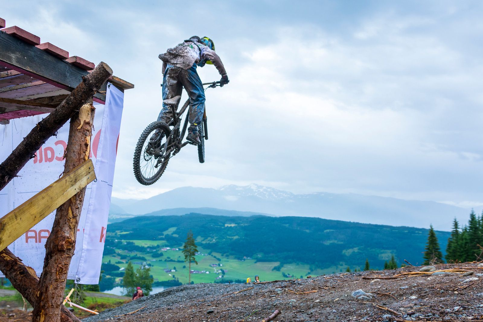 Ekstremespotsveko DH mountiain biking. Photo | © Carl van den Boom